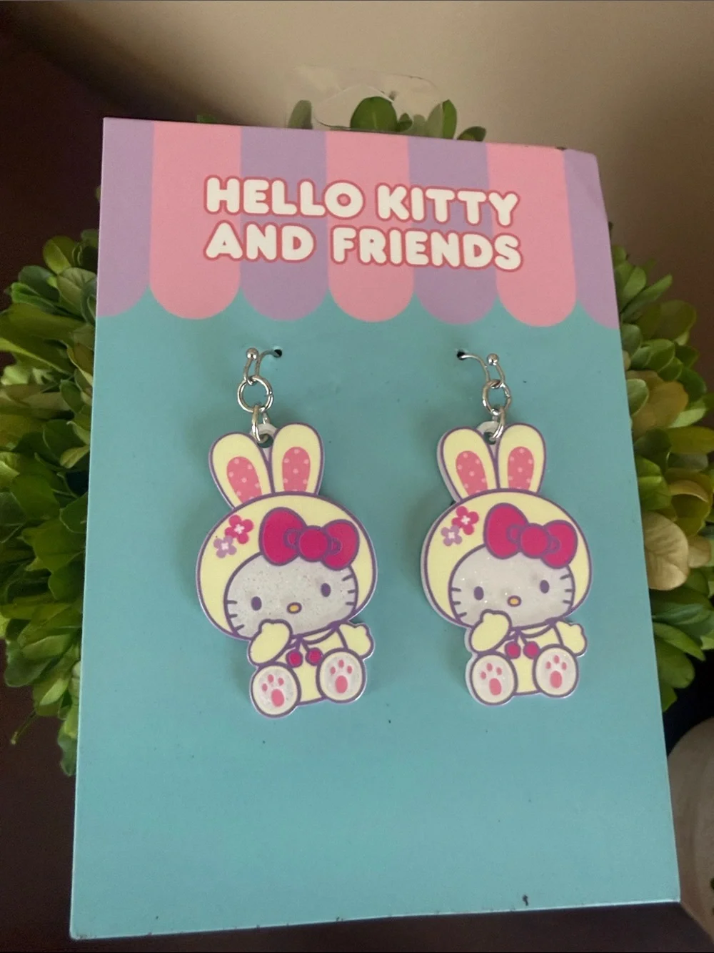 HELLO KITTY AND FRIENDS 🐰 CUTE GLITTERY EASTER BUNNY🐰 DANGLE EARRINGS 🌟NWT🌟